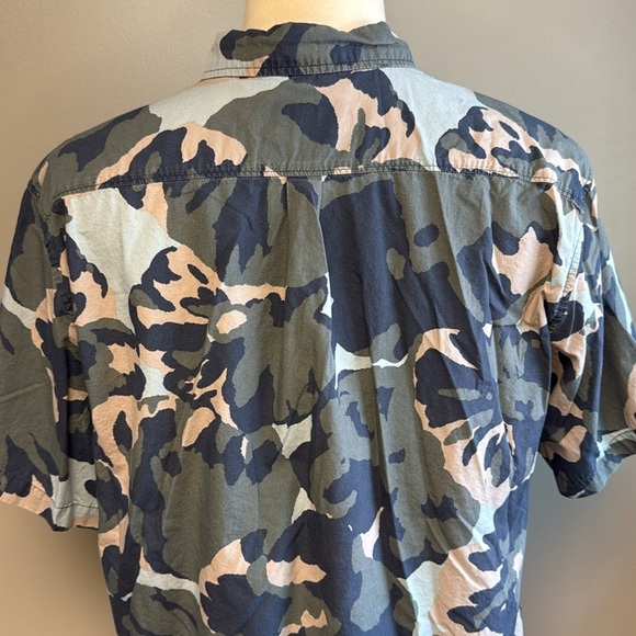 Burton Short Sleeve Button-Up Shirt – Camouflage Print – EUC - Picture 5 of 7